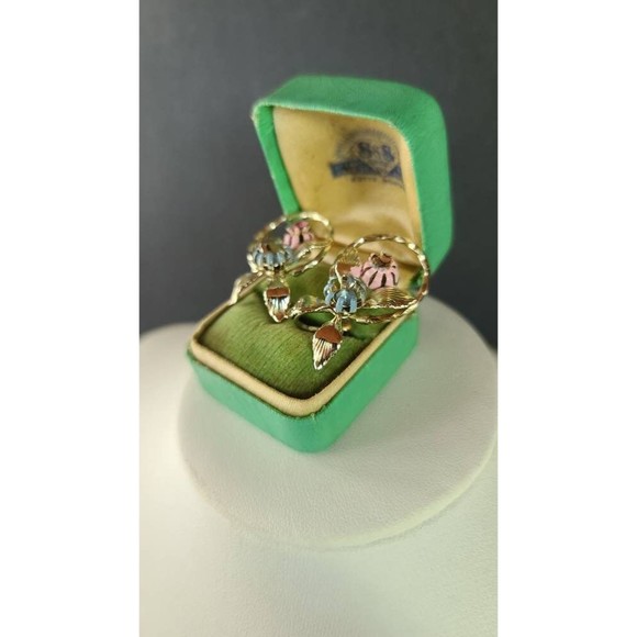 Filigree Flower Rhinestone Screwback Earrings - Picture 5 of 10